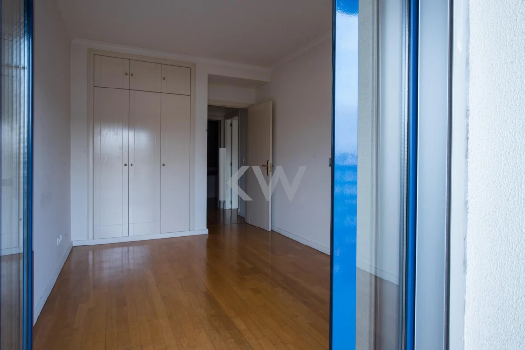 Apartamento T2 para Arrendamento em Campolide Foto 13