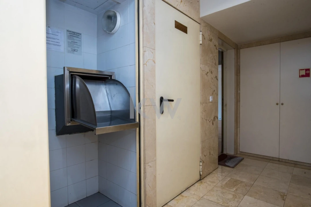 Apartamento T2 para Arrendamento em Campolide Foto 6