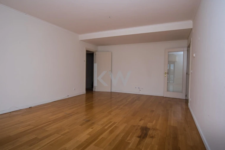 Apartamento T2 para Arrendamento em Campolide Foto 12
