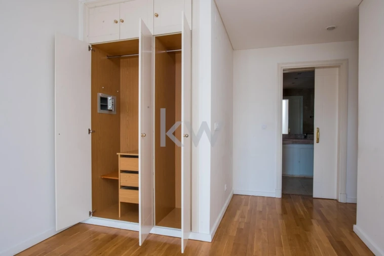 Apartamento T2 para Arrendamento em Campolide Foto 15