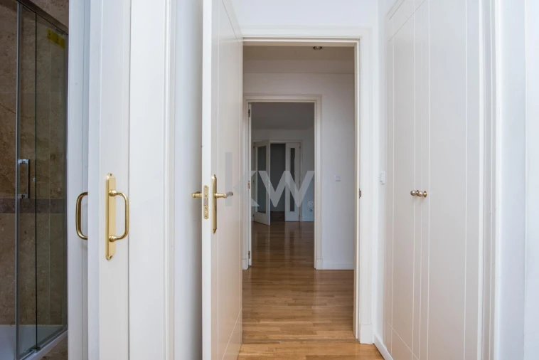 Apartamento T2 para Arrendamento em Campolide Foto 17