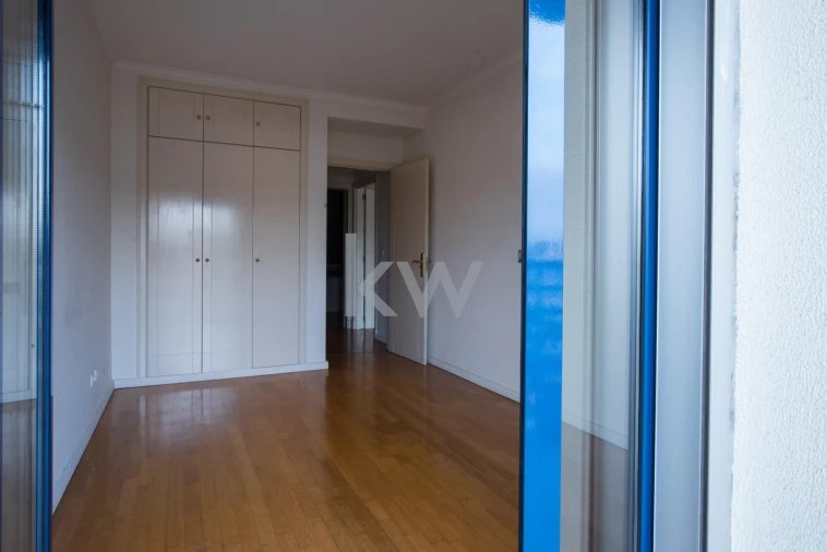 Apartamento T2 para Arrendamento em Campolide Foto 13