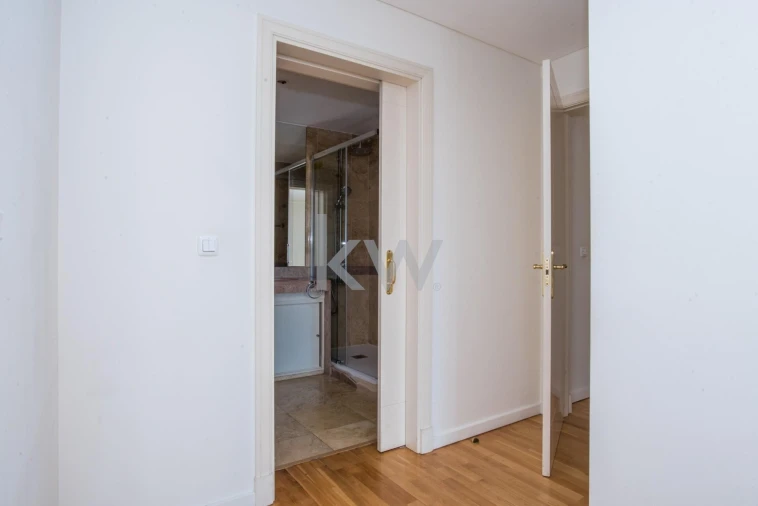 Apartamento T2 para Arrendamento em Campolide Foto 16