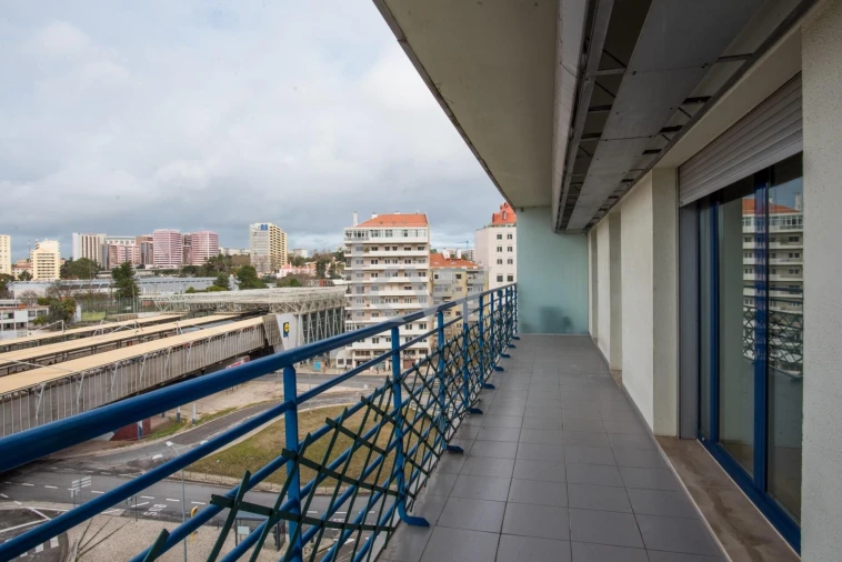 Apartamento T2 para Arrendamento em Campolide Foto 21