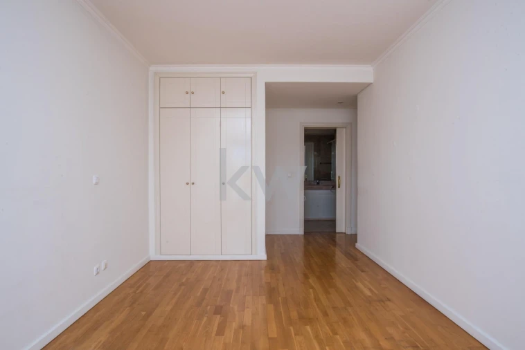 Apartamento T2 para Arrendamento em Campolide Foto 14