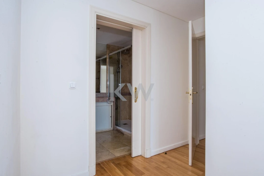 Apartamento T2 para Arrendamento em Campolide Foto 16