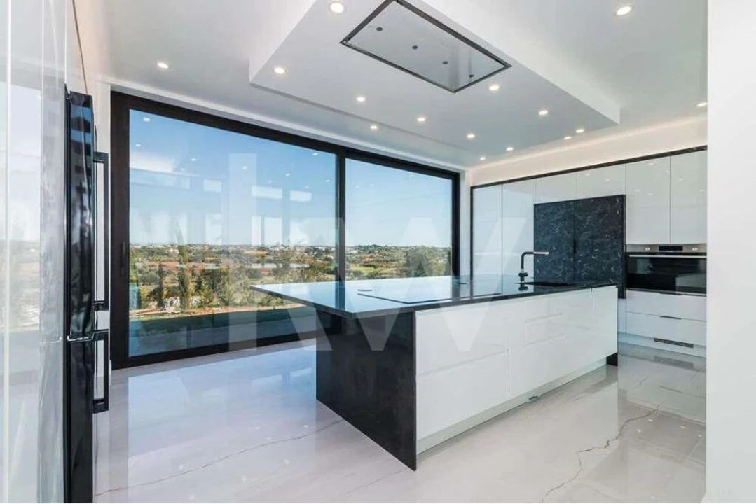 Moradia T5 para Venda em Guia Foto 11