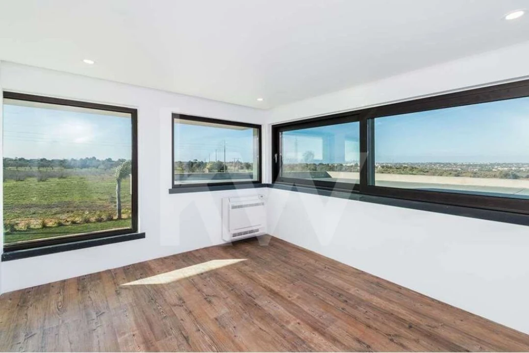 Moradia T5 para Venda em Guia Foto 46