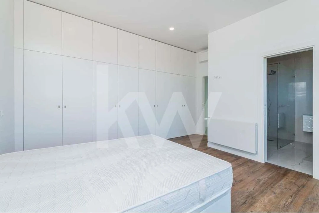 Moradia T5 para Venda em Guia Foto 38