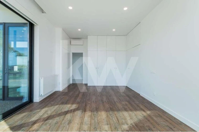 Moradia T5 para Venda em Guia Foto 18