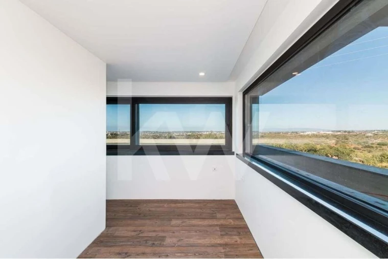 Moradia T5 para Venda em Guia Foto 43