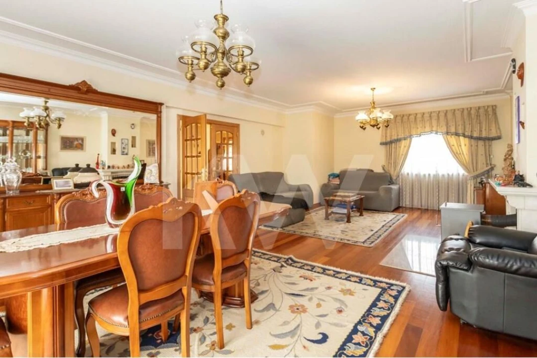 Moradia T5 para Venda em Vialonga Foto 16