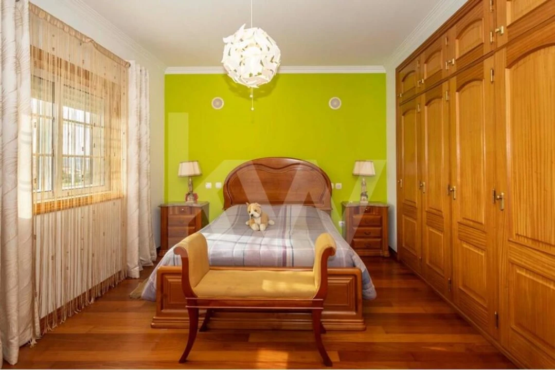 Moradia T5 para Venda em Vialonga Foto 29