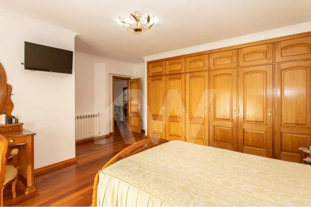 Moradia T5 para Venda em Vialonga Foto 34