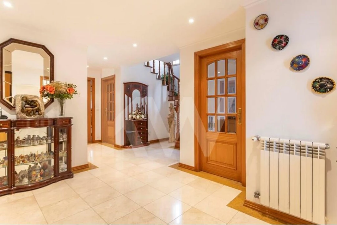 Moradia T5 para Venda em Vialonga Foto 10