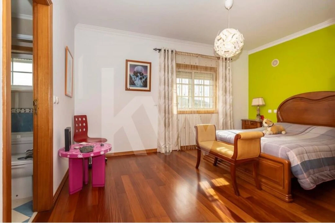 Moradia T5 para Venda em Vialonga Foto 28