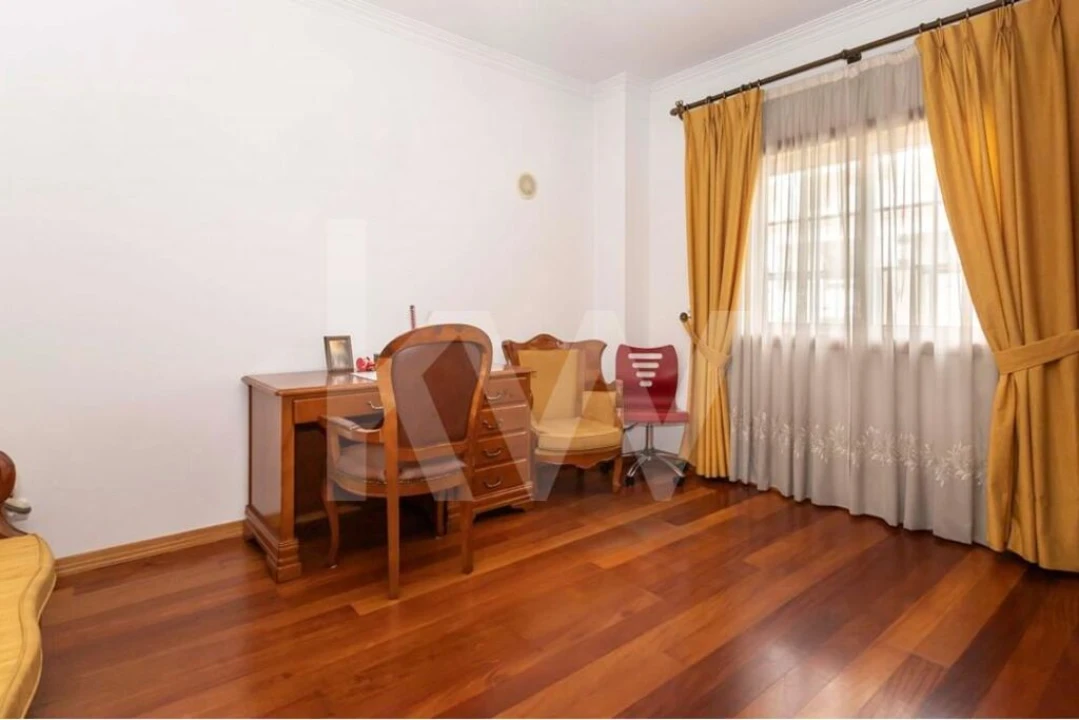 Moradia T5 para Venda em Vialonga Foto 5