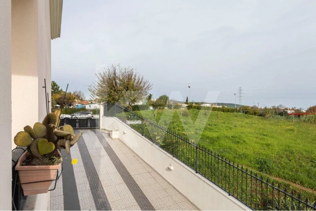 Moradia T5 para Venda em Vialonga Foto 24