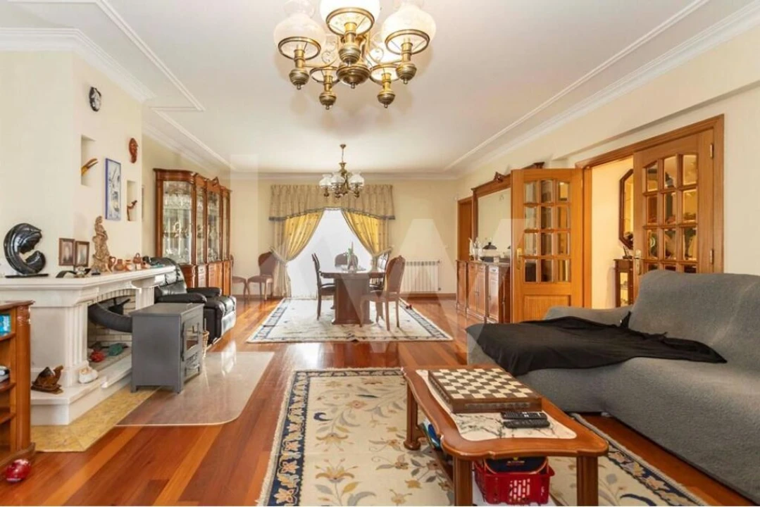 Moradia T5 para Venda em Vialonga Foto 15