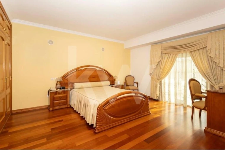 Moradia T5 para Venda em Vialonga Foto 33