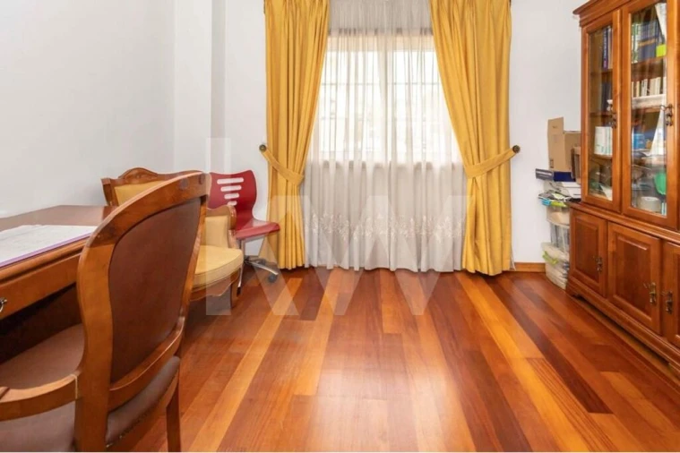 Moradia T5 para Venda em Vialonga Foto 6