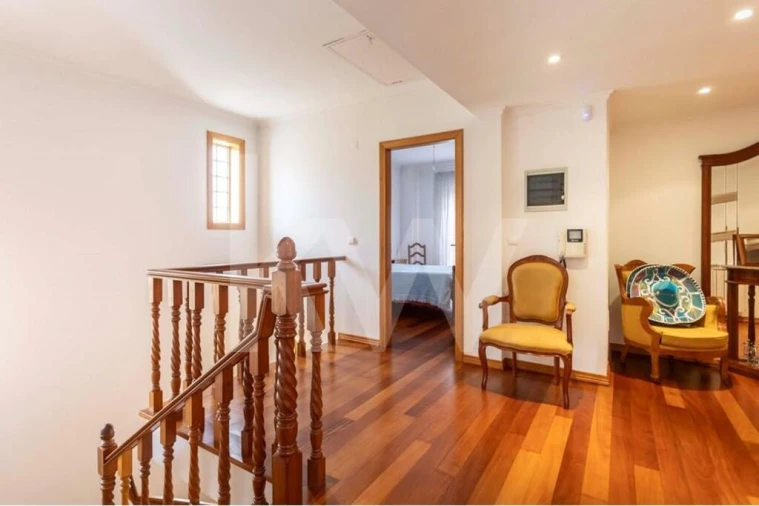 Moradia T5 para Venda em Vialonga Foto 43