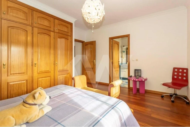 Moradia T5 para Venda em Vialonga Foto 30