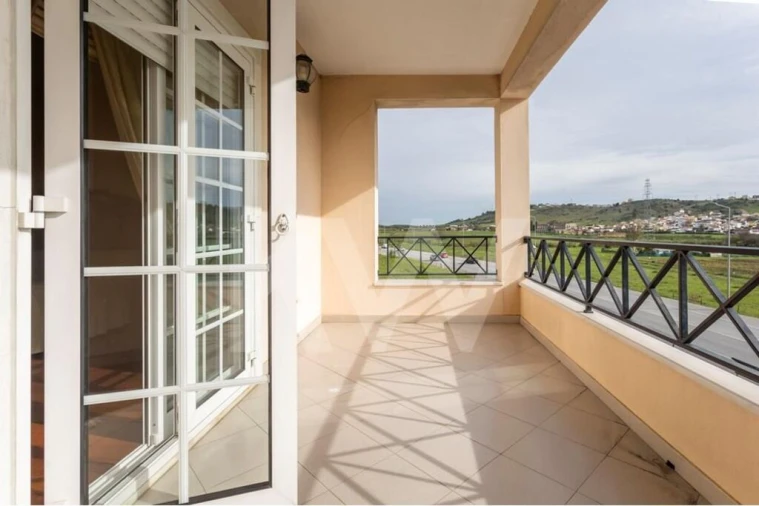 Moradia T5 para Venda em Vialonga Foto 36