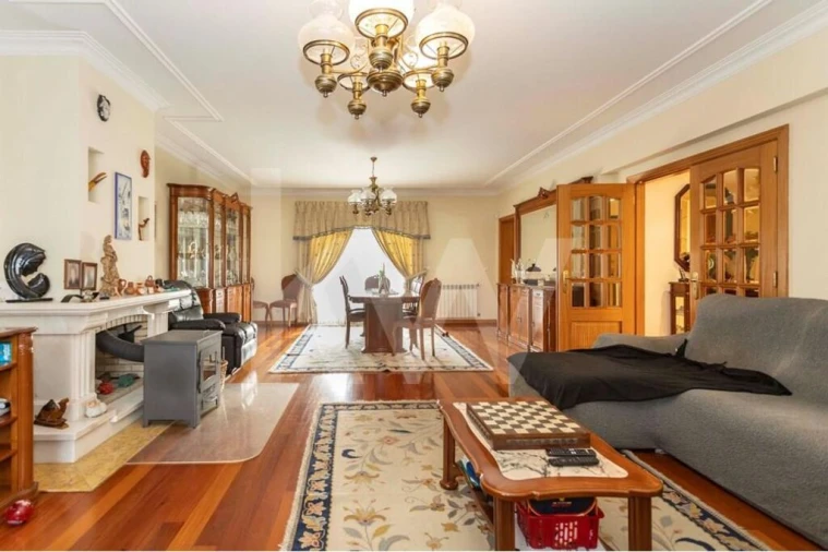 Moradia T5 para Venda em Vialonga Foto 15