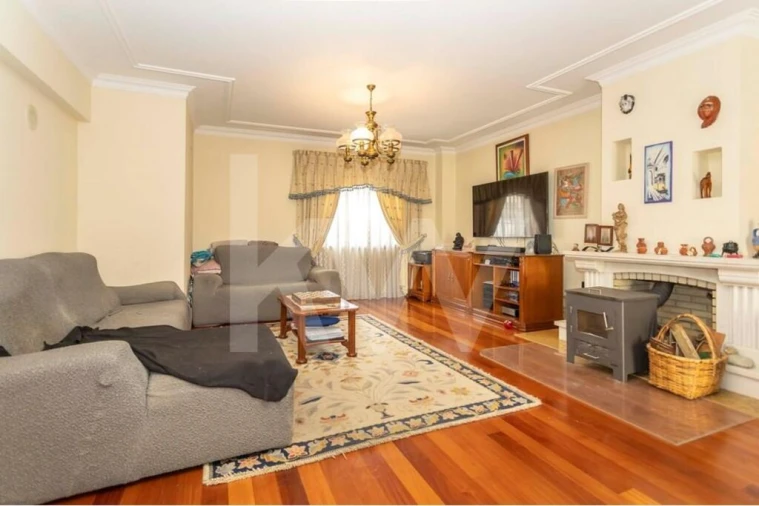 Moradia T5 para Venda em Vialonga Foto 14