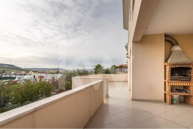 Moradia T5 para Venda em Vialonga Foto 20