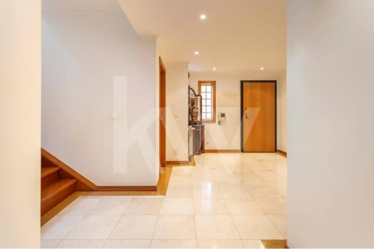 Moradia T5 para Venda em Vialonga Foto 8