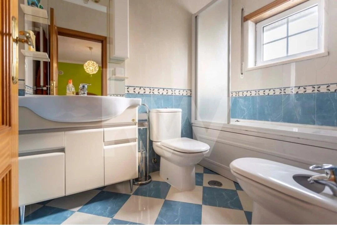 Moradia T5 para Venda em Vialonga Foto 31