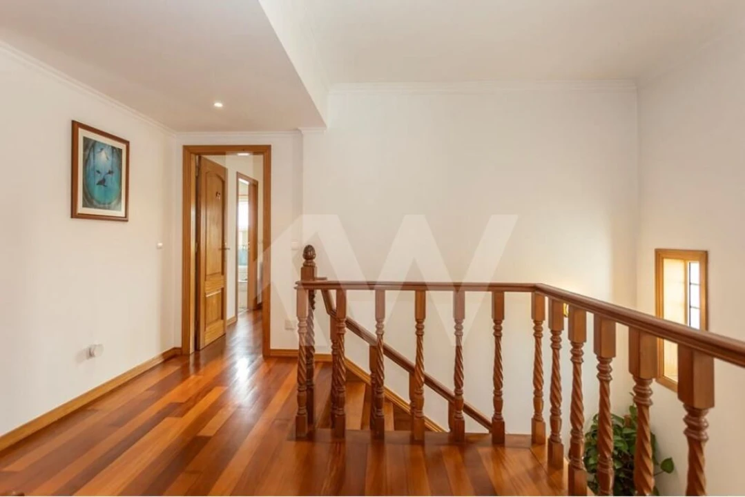 Moradia T5 para Venda em Vialonga Foto 46