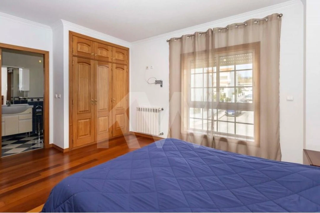 Moradia T5 para Venda em Vialonga Foto 39