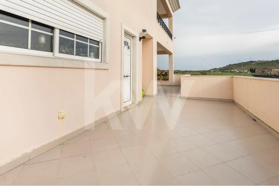 Moradia T5 para Venda em Vialonga Foto 19