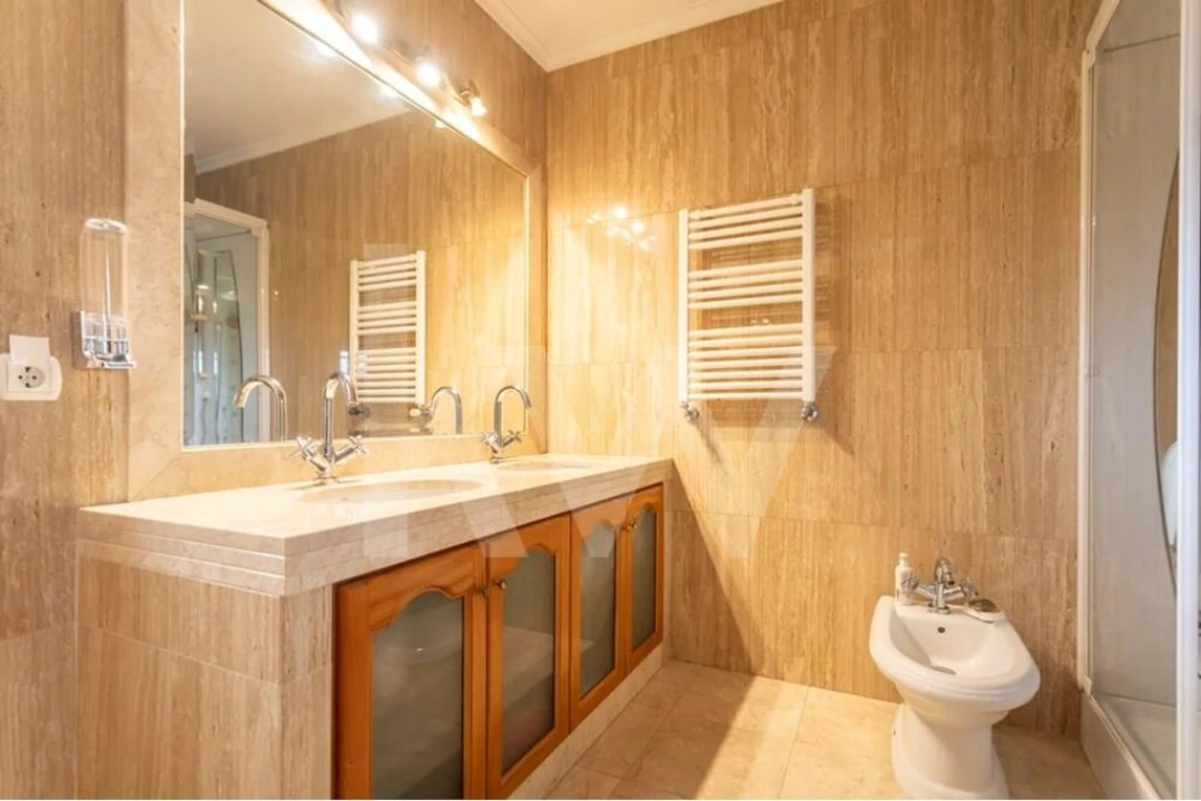 Moradia T5 para Venda em Vialonga Foto 35