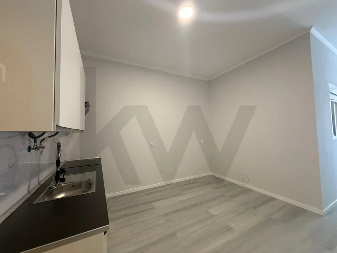 Apartamento T1 para Arrendamento em Queluz e Belas Foto 2