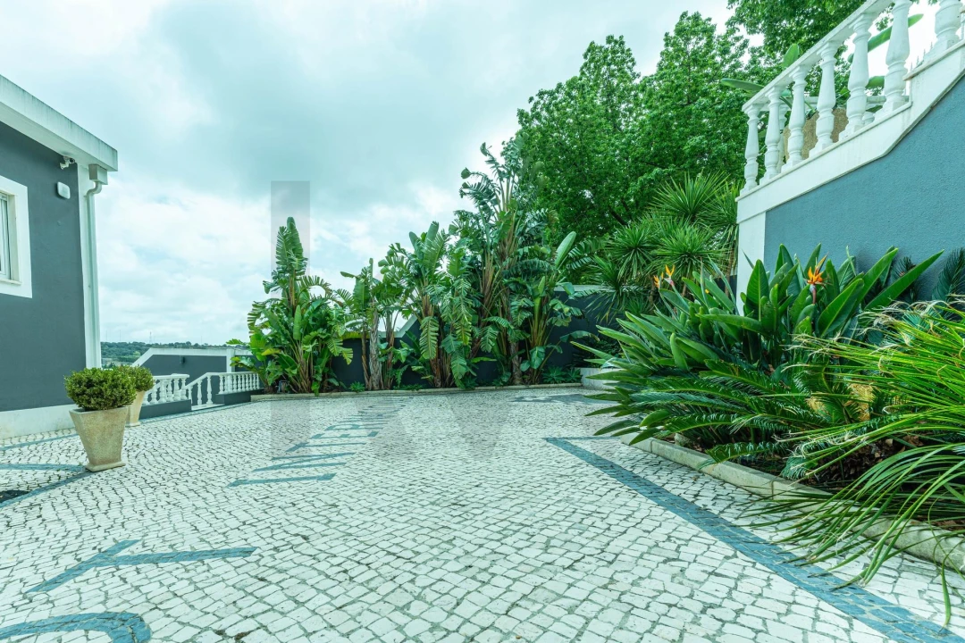 Moradia T4 para Venda em Barcarena Foto 33