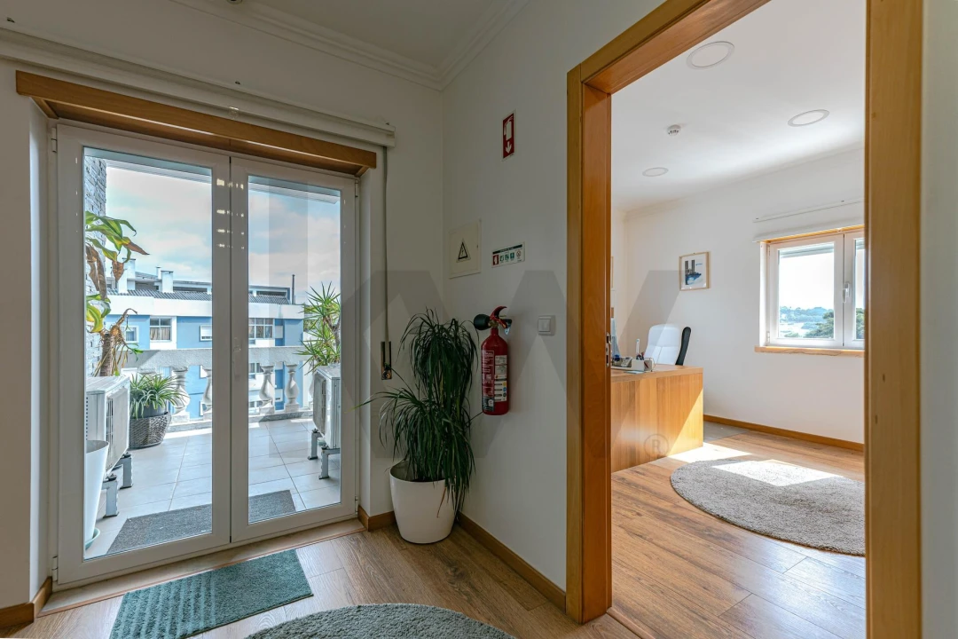 Moradia T4 para Venda em Barcarena Foto 17