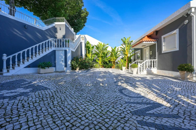 Moradia T4 para Venda em Barcarena Foto 1