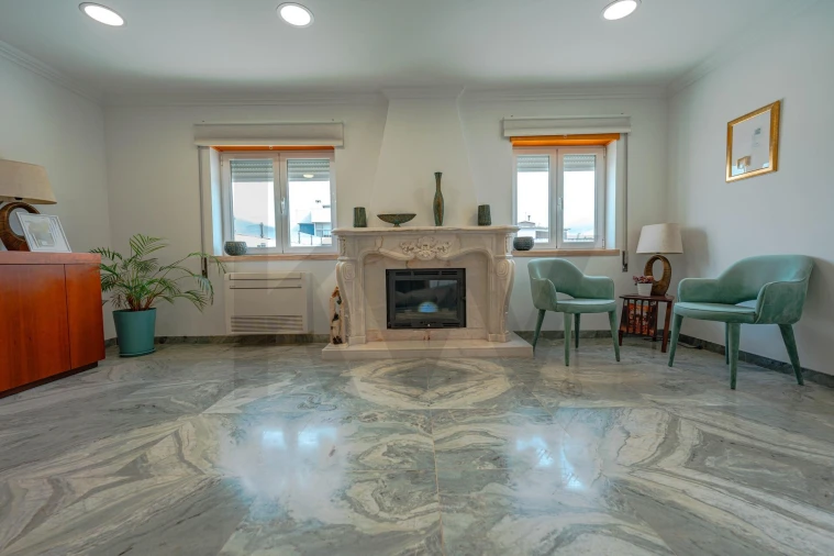 Moradia T4 para Venda em Barcarena Foto 4