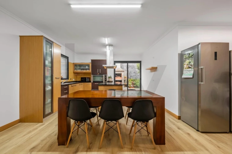 Moradia T4 para Venda em Arco da Calheta Foto 10