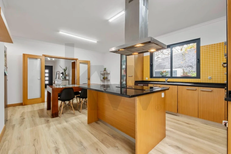 Moradia T4 para Venda em Arco da Calheta Foto 14