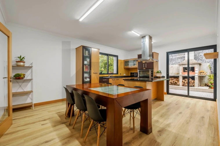 Moradia T4 para Venda em Arco da Calheta Foto 12