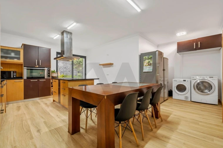 Moradia T4 para Venda em Arco da Calheta Foto 11