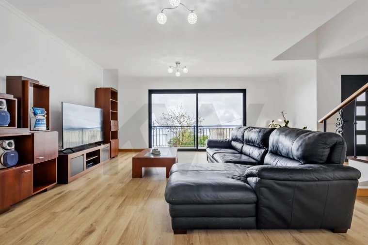 Moradia T4 para Venda em Arco da Calheta Foto 2