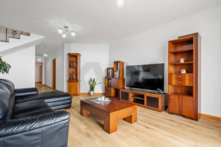 Moradia T4 para Venda em Arco da Calheta Foto 6