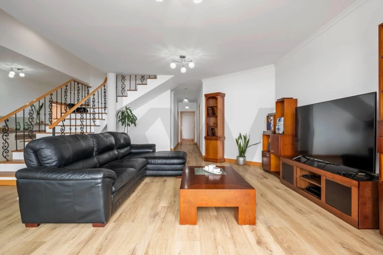 Moradia T4 para Venda em Arco da Calheta Foto 5