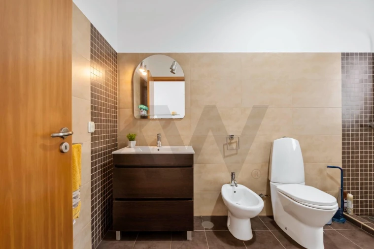 Moradia T4 para Venda em Arco da Calheta Foto 37